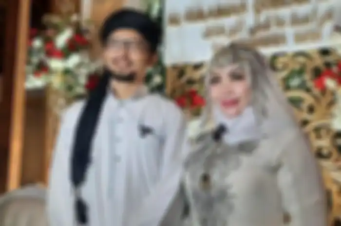 Roro Fitria dan sang suami