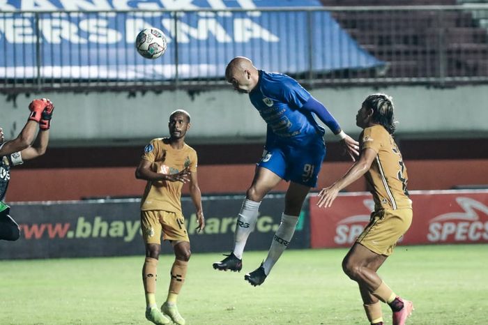 PSIS vs Bhayangkara FC pada Liga 1 2021 di Stadion Maguwoharjo, Sleman, Yogyakarta, Jumat (26/11/2021).