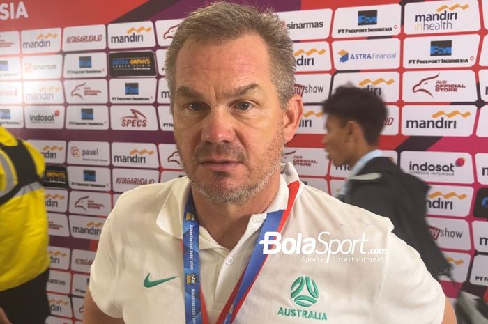 Pelatih Australia U-16, Brad Maloney saat ditemui di mixed zone Stadion Manahan, Solo usai raih juara ASEAN Cup U-16 2024, Rabu (3/7/2024).