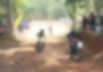 OtoRace: Lihat Nih, Jurus Para Pembalap Grasstrack Bertarung di Lintasan Sempit