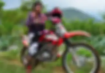 Wow,  Meski Keluarga Melarangnya Wanita Ini Nekat Rutin Adventure 
