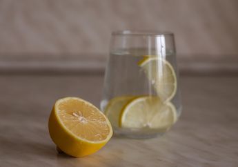 Satu Indonesia Tertipu, Minum Air Lemon Hangat Sebelum Tidur Bukannya Bermanfaat, Justru Sebabkan Malapetaka Ini dalam Hitungan Menit, Waspada!