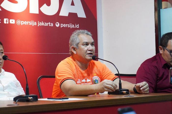 Ketua Umum The Jak Mania, Ferry Indrasjarief,