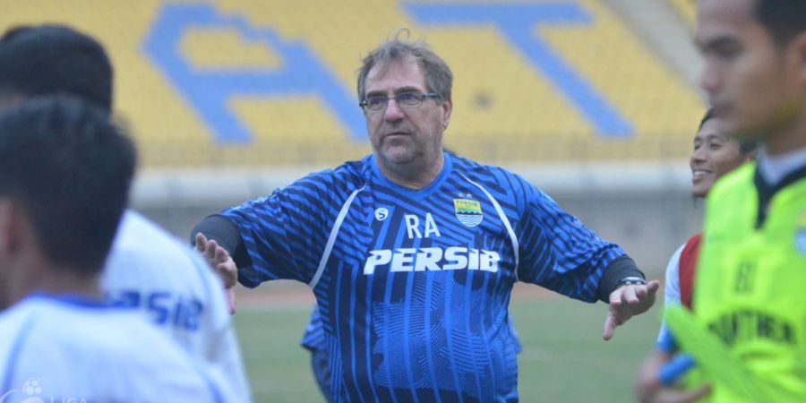 Singgung Timnas Indonesia, Pelatih Persib Kembali Soroti Mandeknya Kompetisi