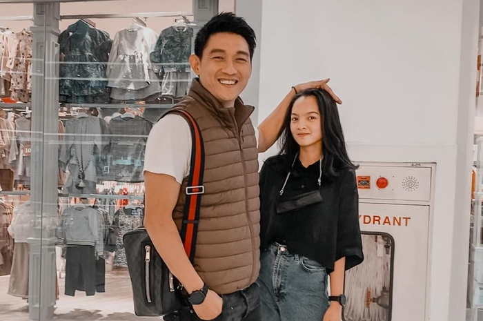 Gaya fashion kasual Safa Ricci Amanda, putri sambung Ifan Seventeen 