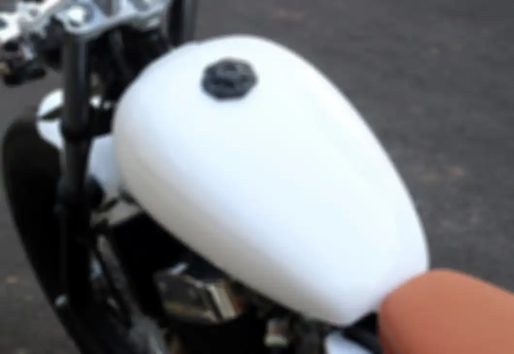 Tangki custom dibentuk lebih ramping 