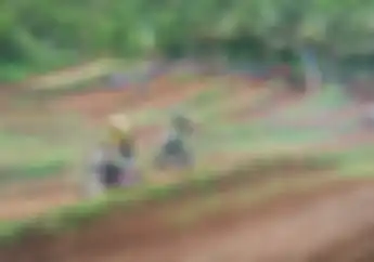 OtoRace: Gara-gara Hal Ini, Pembalap Gas Pol di Sirkuit Grasstrack Surumugul