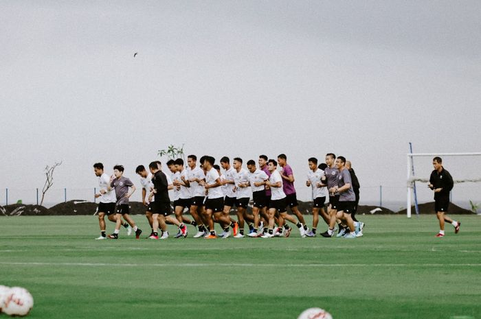 Timnas Indonesia berlatih di lapangan Training Center Bali United.