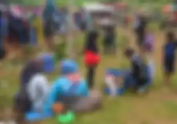 OtoRace: Ngakak! Race Sedang Berlangsung, Penonton Grasstrack Malah Sedang Piknik