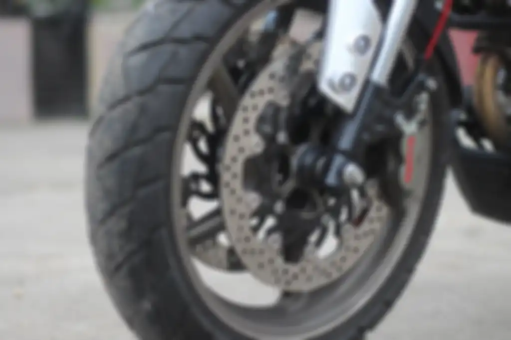 Piringan Yamaha XSR 155 pakai Delkevic, ukurannya 320 mm yang dijepit kaliper Brembo