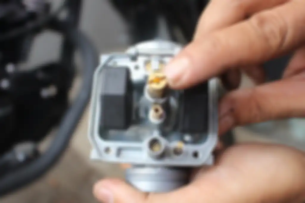 Setelah itu ganti main jet Kawasaki W175 dengan milik Satria ukuran 100