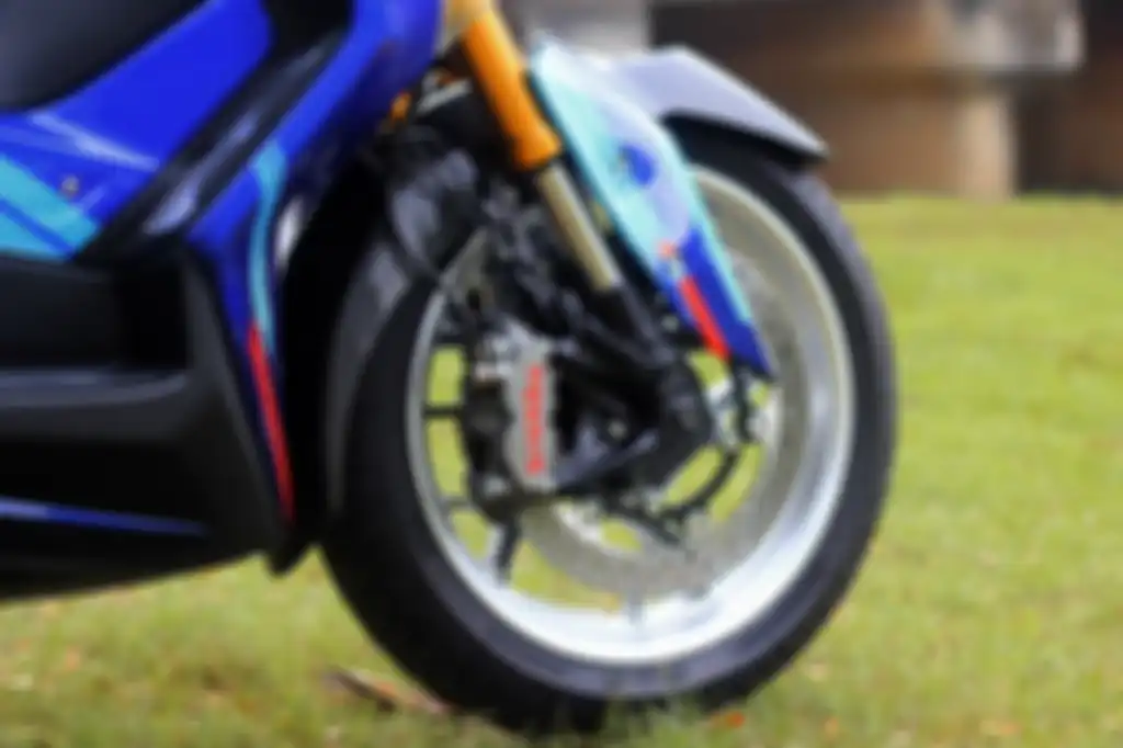 Bottom fork dicor agar dudukan kaliper radial menyatu, rapiii…