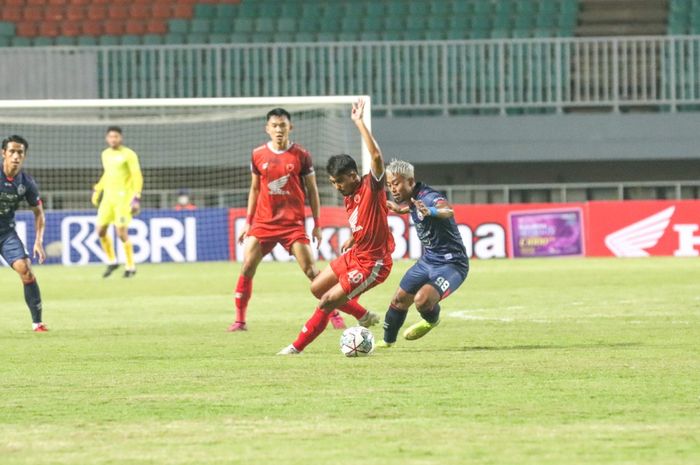 Arema FC vs PSM Makassar pada Liga 1 2021/2022 di Stadion Pakansari, Cibinong, Bogor, Minggu (5/9/2021).