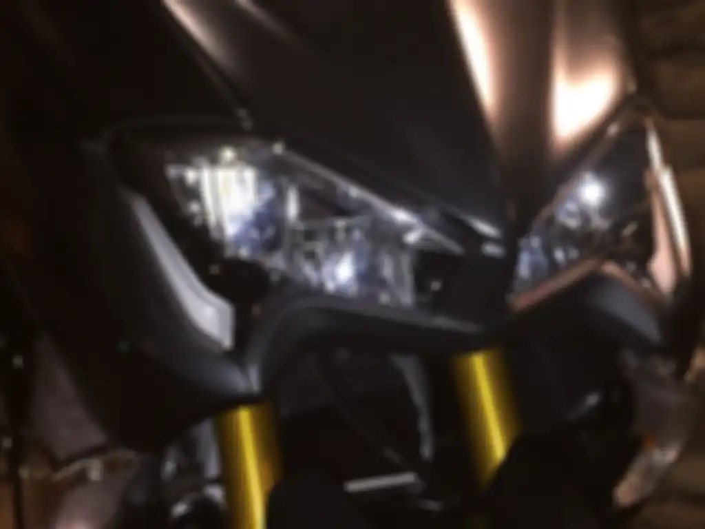 Dual lamp LED dengan ‘Eyelids’