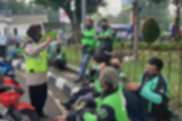 Satlantas Polres Metro Bekasi Kota peringatkan pemotor agar tidak parkir sembarangan