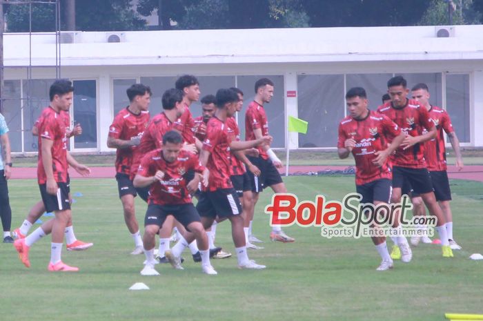 Suasana pemain timnas Indonesia saat menjalani latihan jelang melawan Tanzania di Stadion Madya, Senayan, Jakarta, Sabtu (1/6/2024).