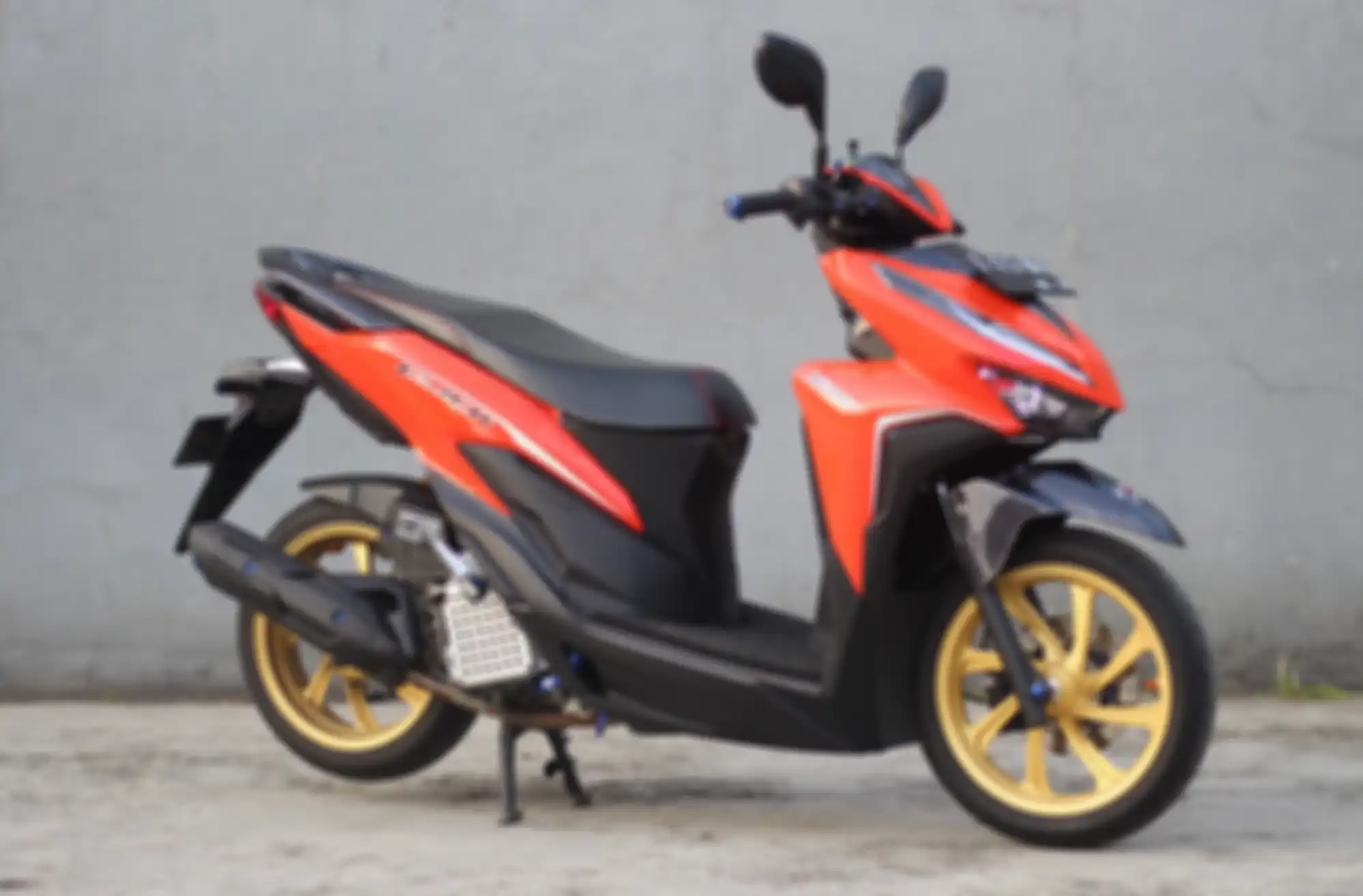 Honda Vario 150 Berkaki PCX, Sok Belakang Gold Mentereng, Kesan Mewah Mencuat