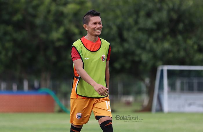 Bek kanan Persija Jakarta, Ismed Sofyan, ketika menjalani latihan di Lapangan Sutasoma Halim, Jakarta Timur (9/3/2020)