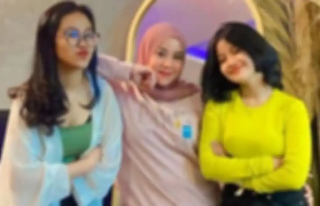 Puput, Mayang, dan Chika