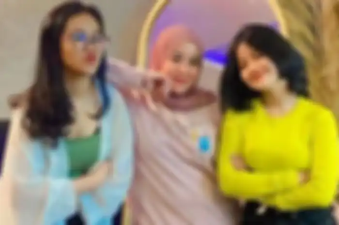 Puput, Mayang, dan Chika