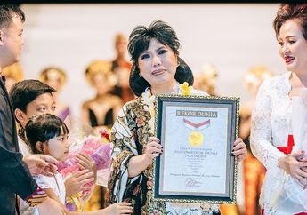 Melalui Peragaan Busananya, Anne Avantie Berhasil Pecahkan Rekor Muri