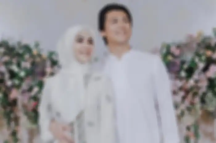 Syahrini dan Reino Barack bicara soal alasan memutuskan untuk menjadi suami-istri.