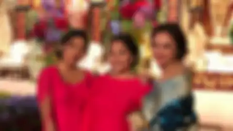 Penampilan Gayanti Hutami, anak Tommy Soeharto (kiri) pakai kebaya dan songket