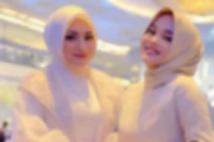 Nathalie Holscher dan Putri Delina