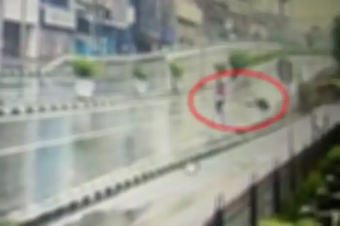 Jambret kembali beraksi, korbannya sampai terseret di jalan.