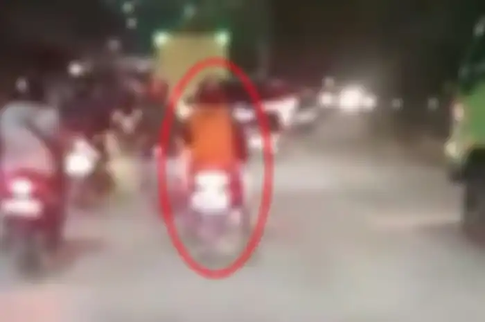 Pemotor kena karma karena kabur usai menabrak pemotor lain.