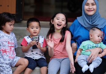 Jawaban Zaskia Adya Mecca ketika Dikritik Netizen karena Terlalu Bebaskan Anaknya Bermain