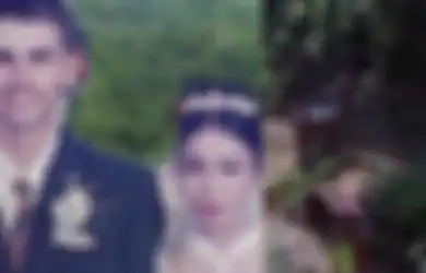 VIRAL! Mantap Nikahi Wanita Dayak, Bule Perancis Ini Boyong Istri Tinggal di Tengah Hutan Kalimantan hingga Cari Makan Dengan Cara Tak Biasa