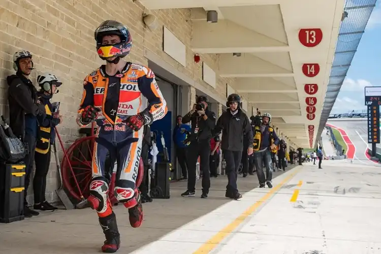Kasus Rantai Teror Tim Honda, Jorge Lorenzo Disiksa Motornya dan Harus Berlari Menuju Paddock