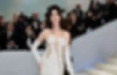 Anne Hathaway Comeback ke Met Gala Setelah 5 Tahun: Aku Punya Tim yang Luar Biasa