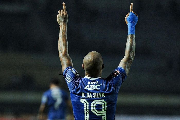 Pemain Persib Bandung, David da Silva, saat melakukan selebrasi setelah mencetak ke gawang Bali United pada laga penyisihan Grup C Piala Presiden 2022 di Stadion Gelora Bandung Lautan Api (GBLA), Minggu (12/6/2022).