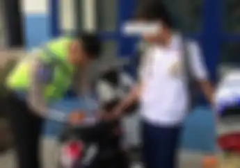 Street Manners: Pemotor Langsung Dipenjara 4 Bulan atau Denda Rp 1 Juta, Gak Punya SIM Masih Nekat Naik Motor