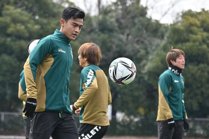Pratama Arhan sedang melakukan latihan bersama tim Tokyo Verdy.
