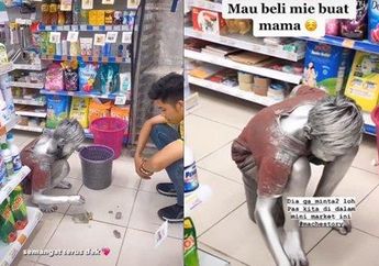 Hitung Uang Recehan Dibantu Petugas Minimarket, Bocah Manusia Silver Viral, Belikan Mie Instan untuk Ibu dari Uang Ngamen