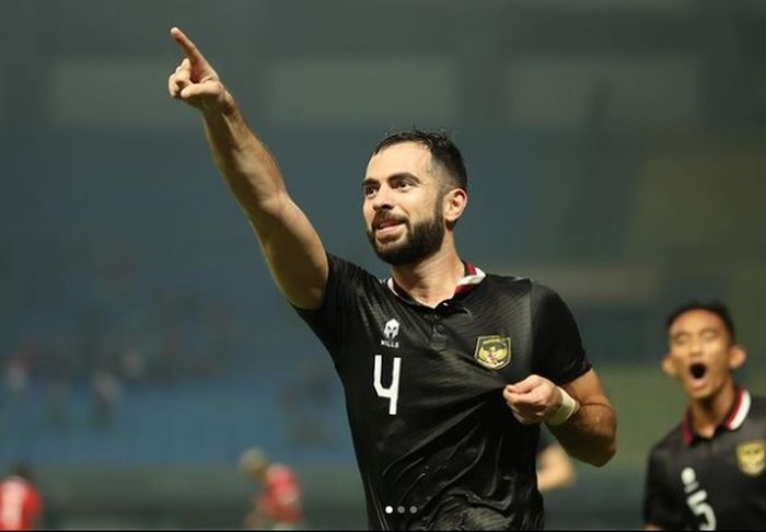 Selebrasi Jordi Amat usai cetak gol penyama kedudukan saat timnas Indonesia bermain imbang 2-2 atas Burundi, Selasa (28/3).