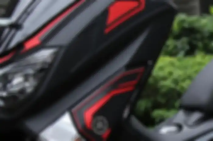 Keren, Yamaha NMAX pasang upper front side cover kiri dan kanan.