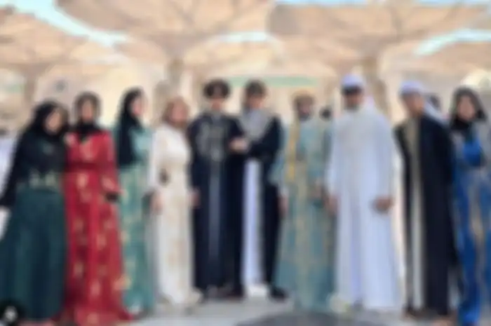 Keluarga Gen Halilintar sedang umrah