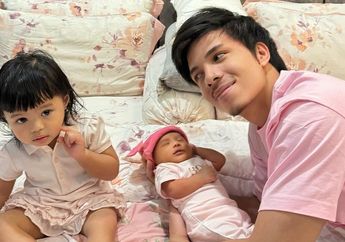 Papa Idaman, Atta Halilintar Asuh Kedua Putrinya, Rela Mandikan Azura dan Ameena hingga Kelupaan Pasangkan Benda Ini, Netizen Beri Doa