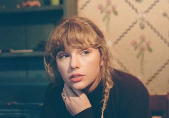 Resmi Raih Gelar Doktor, Taylor Swift Bangga Kenakan Toga NYU dan Beri Pesan Khusus Bagi Wisudawan: 'Hidup Bisa Terasa Berat'