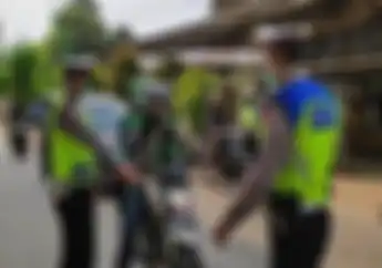 Bikers Pasti Banyak yang Bingung, Kenapa Para Pelanggar PSBB Enggak Ditilang Polisi?