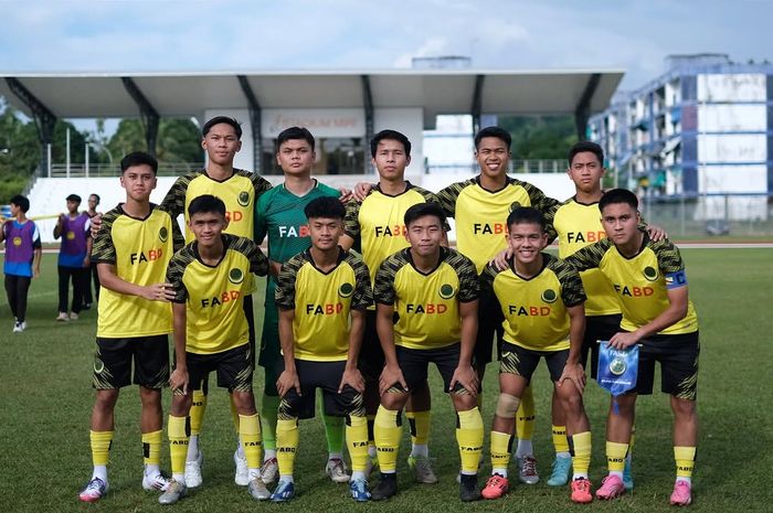 Skuad Timnas U-23 Brunei Darussalam saat uji coba lawan tim asal Malaysia, Kuching City FC