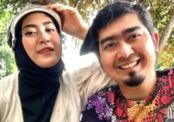Innalillahi Wa Inna Ilaihi Rojiun, April Jasmine Bagikan Kabar Duka Cita Karena Kehilangan Sosok Wanita ini, Istri Ustaz Solmed Kepergok Bersimpuh di Dekat Makam: 10 Tahun Aku Kenal, hidup Bersama, Semua Terasa Begitu Indah..