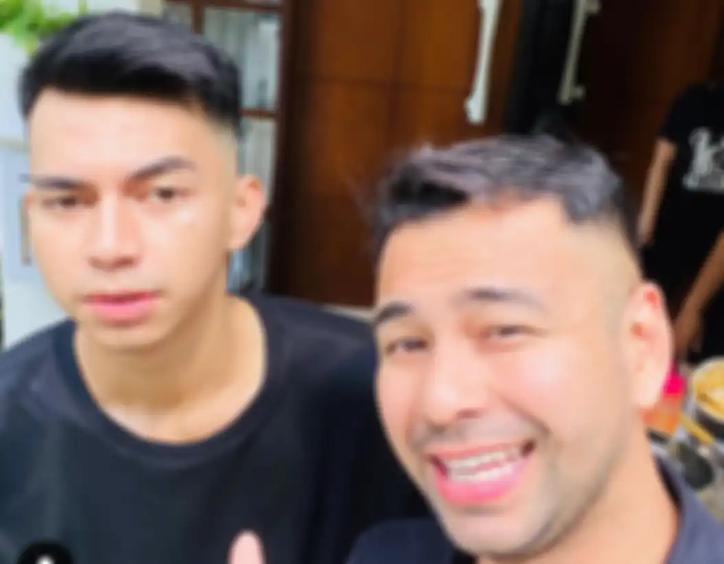 Kembaran Raffi Ahmad, Dimas Ramadhani mendapatkan pesan haru dari ibunya usai terkenal mendadak.