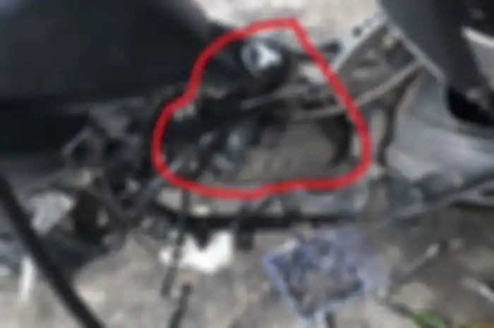 Letak tangki bensin motor Yamaha NMAX diantara rangka.