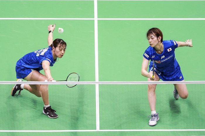 Ganda putri Jepang, Yuki Fukushima/Sayaka Hirota, saat tampil pada semifinal China Masters 2023 di Shengzhen Bay Gymnasium, Shengzhen, China, 25 November 2023.