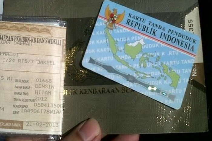 Foto ilustrasi STNK, KTP, dan BPKB. Pemutihan pajak kendaraan mulai dalam waktu dekat, ada diskon dan lainnya.